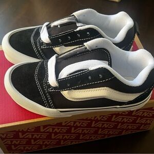 Vans Kids Knu Skool puffed-up Black and White Sneakers